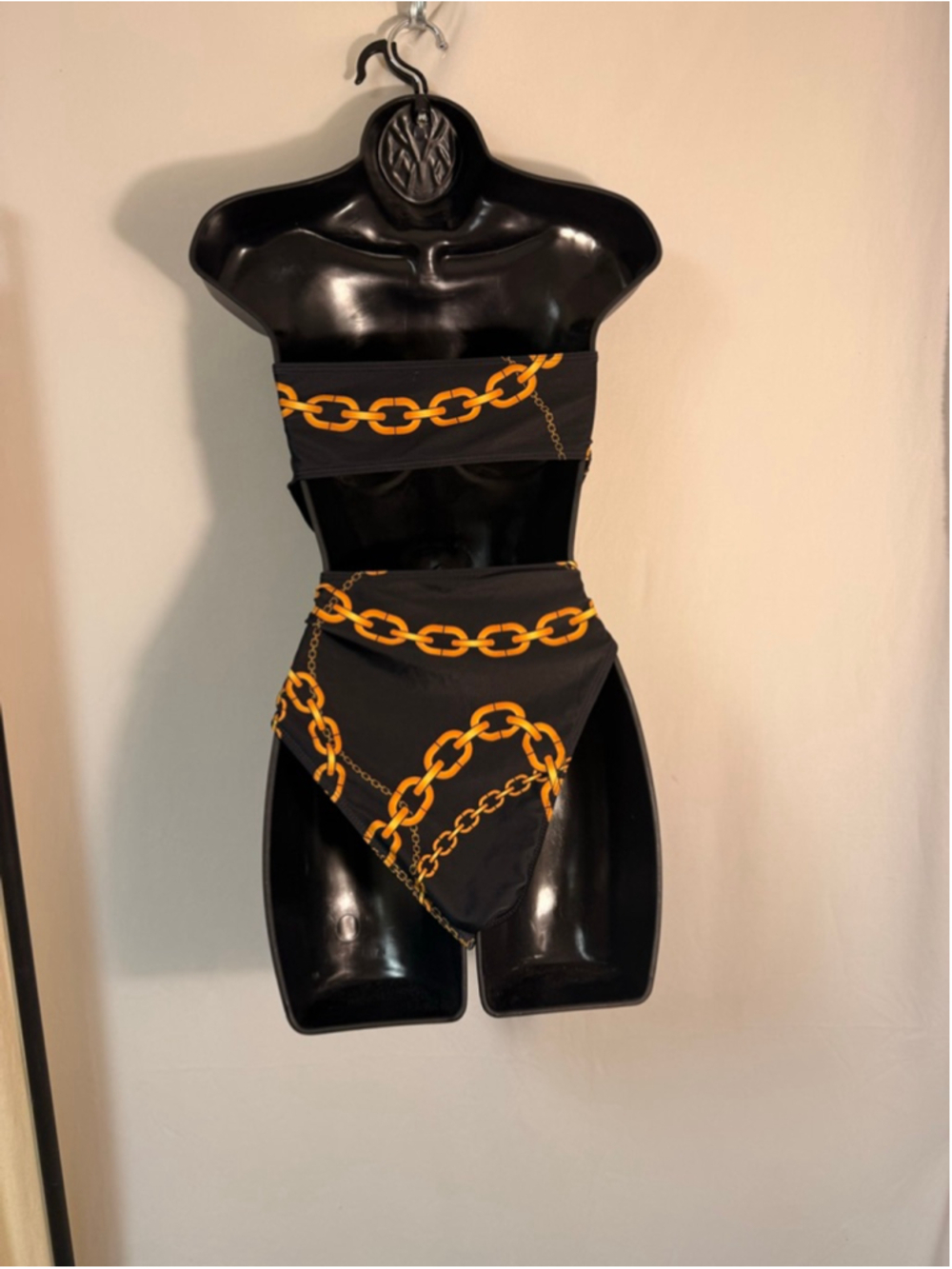 Two-piece strapless swimsuit